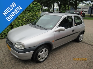 Opel Corsa 1.2i-16V Strada automaat