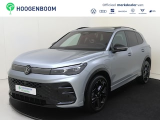 Volkswagen Tiguan 1.5 eHybrid R-Line Edition | 100% SoH | Panoramadak | Trekhaak | Head-up display | Black style | Adaptieve demping | Parkeerassistent | Stoelverwarmingv voor en achter |