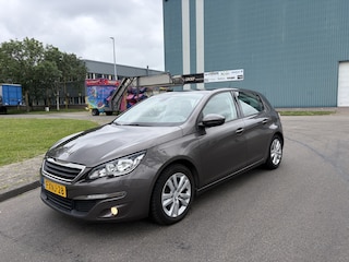 Peugeot 308 1.2i PureTech Active 6-Bak 130 PK. Mooie auto met slechts 131.000 KM !!! Tweede eigenaar !!
