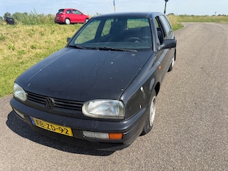 Volkswagen Golf 1.8 CL automaat lees advertentie!