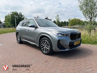 BMW iX1 xDrive30 Launch Edition 67 kWh | M-Pakket | Trekhaak | Camera | Leer | NL-Auto |