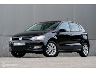 Volkswagen Polo 1.2-12V Style | APK 2028 | Stoelverwarming | PDC | Cruisecontrol | Lederen stuurwiel | AUX | 5 deurs | Mistlampen |