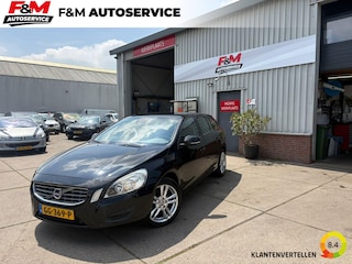 Volvo V60 1.6 T3 Kinetic Clima, cruise, pdc, trekhaak