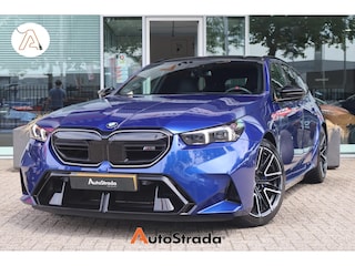 BMW 5-Serie Touring (g61) 728pk xDrive | Marina Bay Blue | Bowers & Wilkins | Carbon | Trekhaak | M Drive Prof |