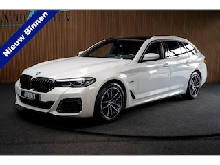 BMW 5-serie Touring 530e M-Sport Navi Leer Sportstoelen PDC Climate voor en achter Elektr. verstelbare stoelen Elektr. achterklep LM velgen