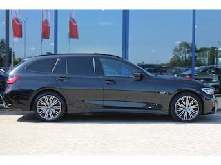 BMW 3-serie Touring 330e High Executive M-SPORT PANORAMADAK MEMORY KEY-LESS CAMERA CARPLAY