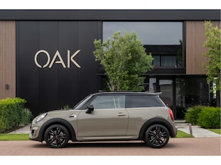 Mini Mini/Cabrio/Clubman/Countryman 3-Deurs 1.5 | JCW-Trim | Navigatie | Panorama | H&K | PDC | 17"LM | NL Auto | Emerald Grey