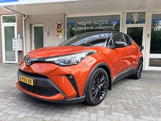 Toyota C-HR 2.0 Hybrid Launch Edition 32.000 K.M. Two Tone/Lederen bekl./Cruise contr. adapt./Dode hoek detect./Elektr. verstb. stoel/Autom. airco/JBL Audio Premium/Verw. inklpb. buitensp./Navigatie full Map/ Keyless entry+Start/LM 18 Inch