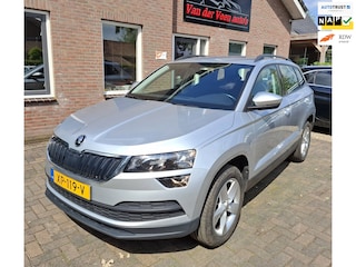 Skoda Karoq 1.0 TSI Ambition Business. Dealer onderhouden! 2de eigenaar. Nieuwe distributieriem + w.pomp. O.a. navi, carplay, etc.