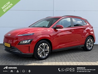Hyundai Kona EV Premium 64 kWh / SOH 100% / Trekhaak (  300 kg ) / Achterbank verwarmd / Voorstoelen verwarmd en gekoeld /
