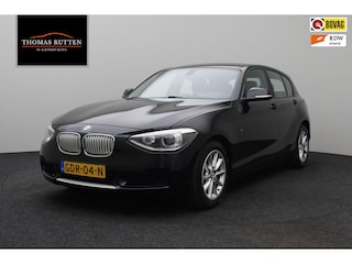 BMW 116i Business+ 2012 | Navigatie | Cruise Control | Stoel Verwarming | Parkeersensoren | Lichtmetalen Velgen | 2 Sleutels | Boekjes | Stuurwiel Bediening | Regensensor