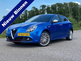 Alfa Romeo Giulietta 1.4 Turbo / Unieke Staat!! / Airco / Navigatie / Rood Leder / PDC / Led Verlichting / LM-Velgen /