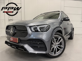 Mercedes-Benz GLE 350 e 4MATIC AMG PANO/22"/LUCHTVERING/BURMESTER/TREKHAAK/HEAD-UP/SOH 97%/360CAMERA/MASSAGE+VENTILATIE/ZWART LEER/SFEER/DRIVING ASS.PACKAGE PLUS/ALARM KLASSE 5/NET GROTE OH BEURT GEHAD/NIEUWPRIJS € 125.608,-