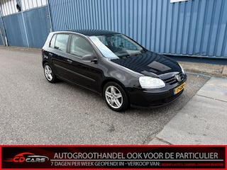 Volkswagen Golf 1.4 TSI Trendline Inruilauto’s tegen vaste prijzen. Voor meer info: 0638140850 Bij de verkoop van gebruikte voertuigen door CD-Cars wordt geen standaard garantie verstrekt. De koper aanvaardt het voertuig in de staat waarin het zich bevindt op het moment van aankoop