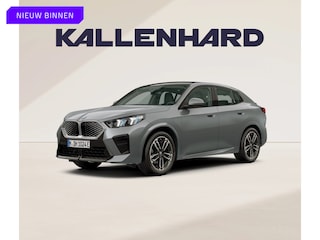 BMW iX2 eDrive20 M-Sport - Pano - Trekhaak - Memoryzetel - Stuurwiel Verwarmd