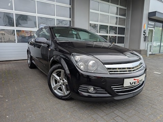 Opel Astra GTC 2.0 T Cosmo / XENON / LEER / MOOIE AUTO !