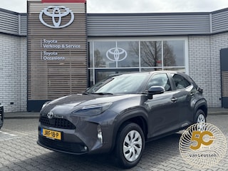 Toyota Yaris Cross 1.5 HYBRID BUSINESS ALL-SEASON PARKEERCAMERA APPLE/ANDROID CLIMA AD-CRUISE BLUETOOTH