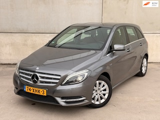 Mercedes-Benz B-klasse 180 Ambition Leder Stoelverw Trekh Xenon LED