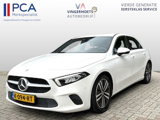Mercedes-Benz A-klasse 180 Business Solution Luxury * AUTOMAAT * Benzine * Navigatie * Zwart Leder Interieur * Achteruitrij Camera * L.M. Velgen * Stoelverwarming * Keyless Start *  KM Autopas Aanweizg * Nederlandse Automobiel * Vingerhoets; Vierde Generatie Eersteklas Service. Al meer dan 100 jaar een begrip in de Brabantse Kempen
