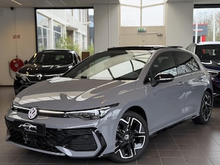 Volkswagen Golf 1.5 eTSI R-Line / Pano / Head-up / Keyless /