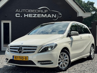 Mercedes-Benz B-klasse 180 Ambition Automaat Xenon Navigatie Cruise Control Climate Control MF Stuurwiel Leder