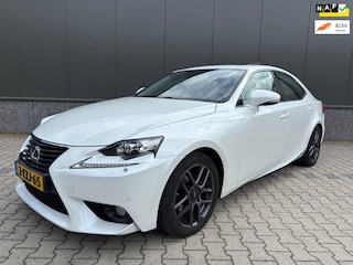 Lexus IS 300h Edition | Luxe & Hybride | NL-Auto | Schuif/kanteldak | Lederen bekleding | Camera