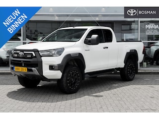 Toyota Hilux 2.8 D-4D Xtra Cab Professional premium Unieke verhoogde uitvoering met luchtvering en Laserlight-verlichting.