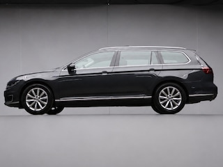 Volkswagen Passat Variant 1.4 TSI GTE Highline Sport (SCHUIFDAK,APPLE CARPLAY,LED,CAMERA,STOELVERWARMING,CLIMATE,CRUISE,LM VELGEN