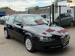 Alfa Romeo 147 1.6 T.Spark Business 1e eigenaar airco elektrische ramen cv op afs
