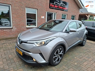 Toyota C-HR 1.8 Hybrid Dynamic Sport. Dealer onderhouden, zeer netjes! O.a. cruise, navi, camera, stoelverwarming, etc, etc.
