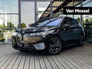 BMW iX xDrive50 Business Edition Plus 112 kWh | SOFTCLOSE | SKYLOUNGE PANORAMADAK | STOELVENTILATIE | INTEGRAL ACTIVE STEERING | 21 INCH | BMW LASER LIGHT | HARMAN KARDON |