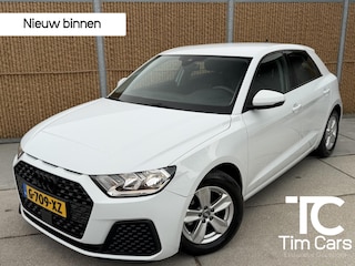 Audi A1 Sportback 25 TFSI Zwart Optiek | Apple CarPlay/Android Auto | Airconditioning | Rijstrooksensor en snelheidslimietfunctie | Elektrische ramen | Dimlichten automatisch | Parkeersensoren achter