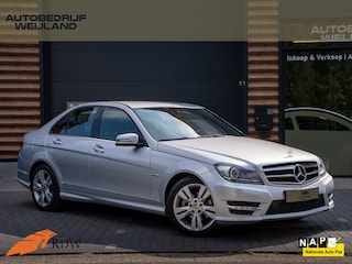 Mercedes-Benz C-klasse 180 Ambition Avantgarde AMG-line I AMG-line I Trekhaak I 1800kg I Leer I Navi I 17"' I NAP I Xenon I NL-auto I