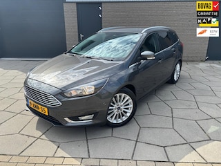 Ford Focus Wagon 1.5 Titanium Edition | Trekhaak| Dakrails |Metallic lak