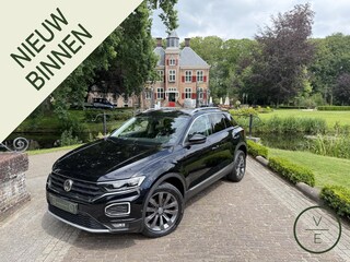 Volkswagen T-Roc 1.5 TSI Sport | Camera | Automaat | DigiDash | Adaptive | CarPlay |