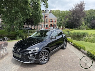 Volkswagen T-Roc 1.5 TSI Sport | Camera | Automaat | DigiDash | Adaptive | CarPlay |