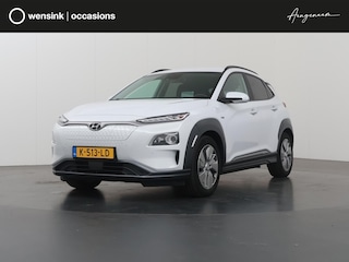 Hyundai Kona EV Limited 64 kWh | SOH 95% | Trekhaak | Lederen Interieur | Navigatie | Stoelverwarming voor + achter | HUD | Camera | DAB | Apple CarPlay/Android Auto | Stoelverwarming + koeling | Adaptieve Cruise Control | KRELL Audio |