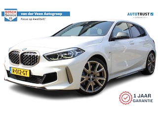 BMW M135i xDrive High Executive | Incl. 12 maanden Garantie | Akrapovič uitlaatsysteem | Dealer onderhouden | Stoelverwarming | Cruise controle | Apple CarPlay/Android Auto | Keyless start | Schakelflippers | Climate controle | Navigatie | Parkeersensoren V+A | Half lederen bekleding |