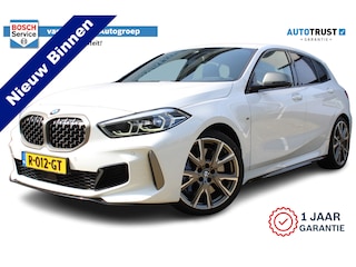 BMW M135i xDrive High Executive | Incl. 12 maanden Garantie | Akrapovič uitlaatsysteem | Dealer onderhouden | Stoelverwarming | Cruise controle | Apple CarPlay/Android Auto | Keyless start | Schakelflippers | Climate controle | Navigatie | Parkeersensoren V+A | Half lederen bekleding |