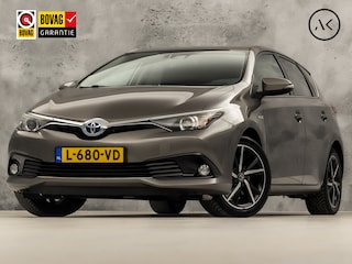Toyota Auris 1.8 Hybrid Dynamic Automaat (NAVIGATIE, CAMERA, GETINT GLAS, SPORTSTOELEN, KEYLESS, TREKHAAK, CRUISE, NIEUWSTAAT)