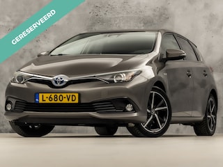 Toyota Auris 1.8 Hybrid Dynamic Automaat (NAVIGATIE, CAMERA, GETINT GLAS, SPORTSTOELEN, KEYLESS, TREKHAAK, CRUISE, NIEUWSTAAT)