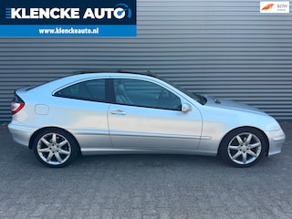 Mercedes-Benz C-klasse Sportcoupé 180 K AUTOMAAT Panoramadak Leer Cruise ctrl Schuifdak 269.296km