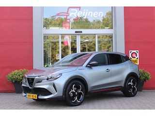 Alfa Romeo Junior 1.2 Turbo 145PK Hybrid IBRIDA SPECIALE | TECHNO PACK: LEX MATRIX KOPLAMPEN/AUTOMATISCH DIMMENDE BINNENSPIEGEL/DRAADLOZE TELEFOONLADER/DODEHOEK DETECTIE/ELEKTRISCH BEDIENBARE ACHTERKLEP/KEYLESS ENTRY EN START/ADAPTIVE CRUISE CONTROL/ACHTERUITRIJ CAMERA | VOORRUIT VERWARMING | ELEKTRISCH BEDIENBARE BESTUURDERSSTOEL MET MASSAGE FUNCTIE | PARKEERSENSOREN VOOR + ACHTER | STOEL VERWARMING | CLIMATE CONTROL | DRAADLOZE APPLE CARPLAY/ANDROID AUTO | NAVIGATIE | 18" LICHTMETALEN VELGEN |