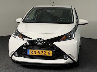 Toyota Aygo 1.0 VVT-i x-joy Automaat Climate Contr./ Camera / Carplay / LM Velgen / IHV Stoel/ 29-12-2017