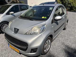 Peugeot 107 1.0-12V XR