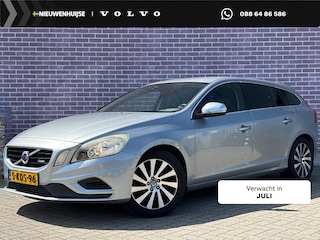 Volvo V60 1.6 T3 R-Design | Trekhaak | Cruis control | Stoelverwarming | 17" | Parkeersensoren achter | All-season banden |