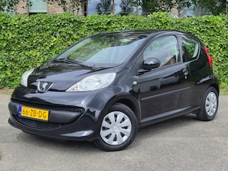 Peugeot 107 1.0-12V XS | | Lederen bekleding | Airco | Elektrische Ramen