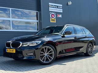 BMW 3-serie Touring 318d High Executive | Navi Prof | HK Audio | 18 inch | Leder | LED | Stoelverw. | CarPlay | 3-zone Clima | PDC