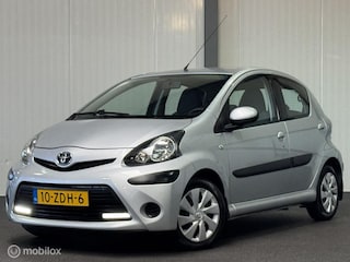 Toyota Aygo 1.0 VVT-i Aspiration5-drs [ NAP trekhaak airco ]