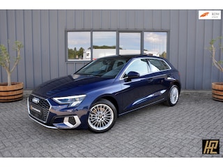 Audi A3 Sportback 35 TFSI Business edition * Panorama * Carplay/Android * 17" * Cruise * LED * Zeer mooi